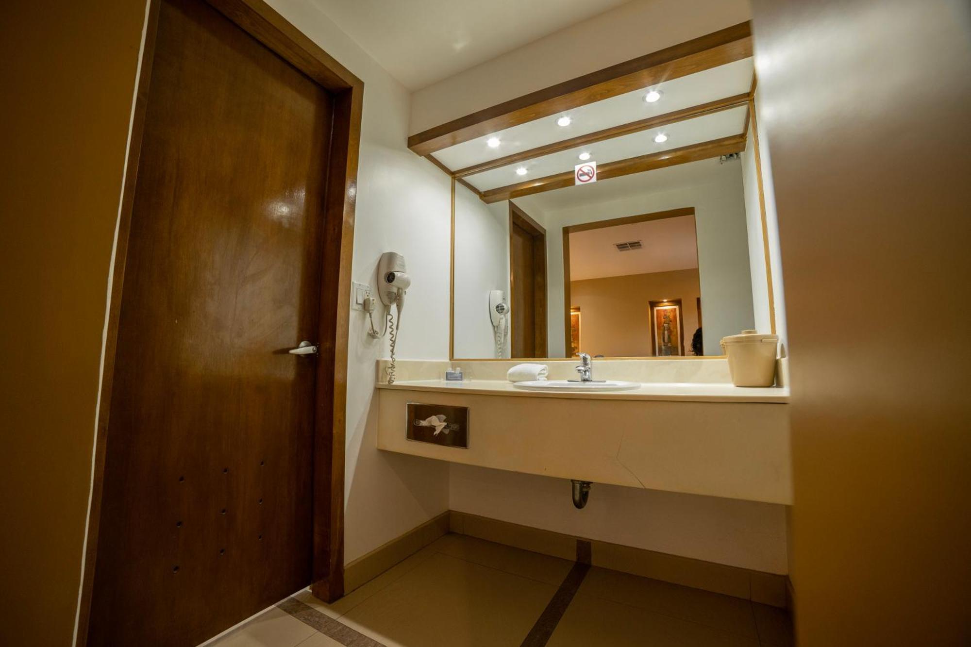 Hotel Colonial เม็กซิกาลิ ภายนอก รูปภาพ