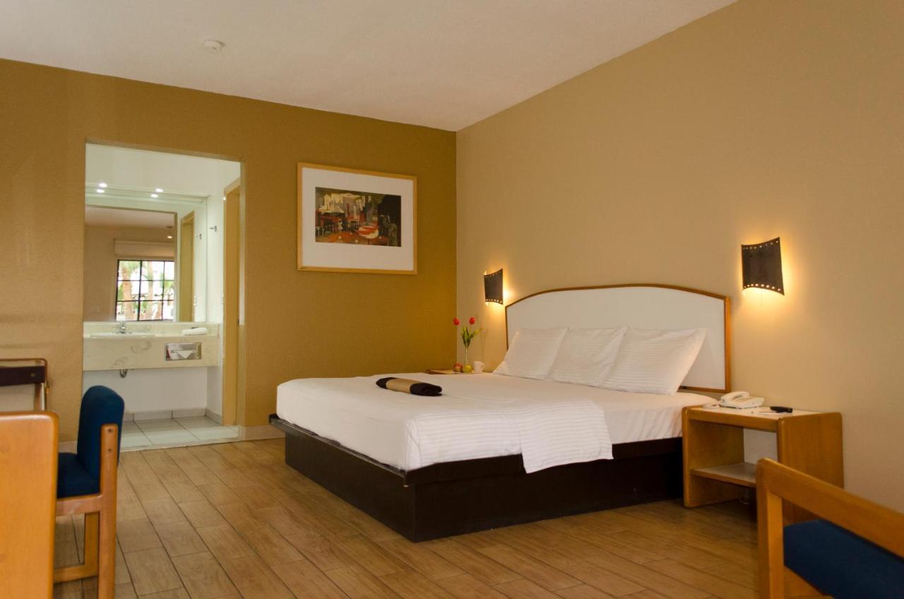 Hotel Colonial เม็กซิกาลิ ภายนอก รูปภาพ
